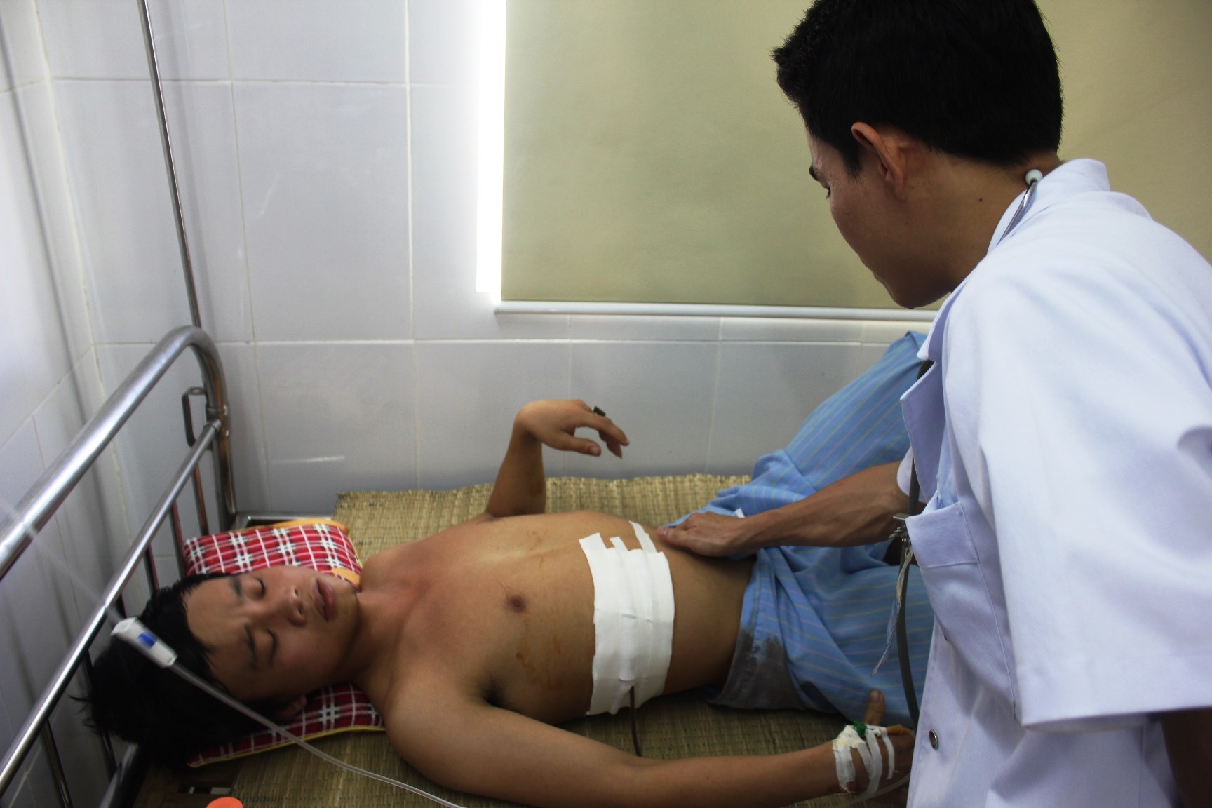 Bệnh nhân Hoàng đan được điều trị tại Bệnh viện đa khoa Nghệ An. Ảnh: PH.