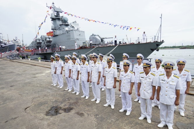 Lễ bàn giao tàu tên lửa.