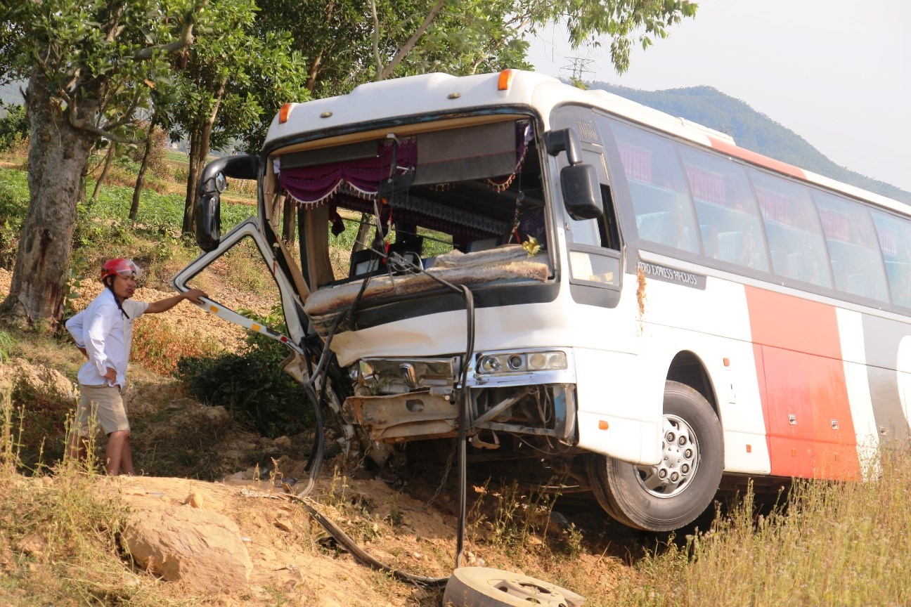 Xe tham quan tong chet cu ba 82 tuoi hinh anh