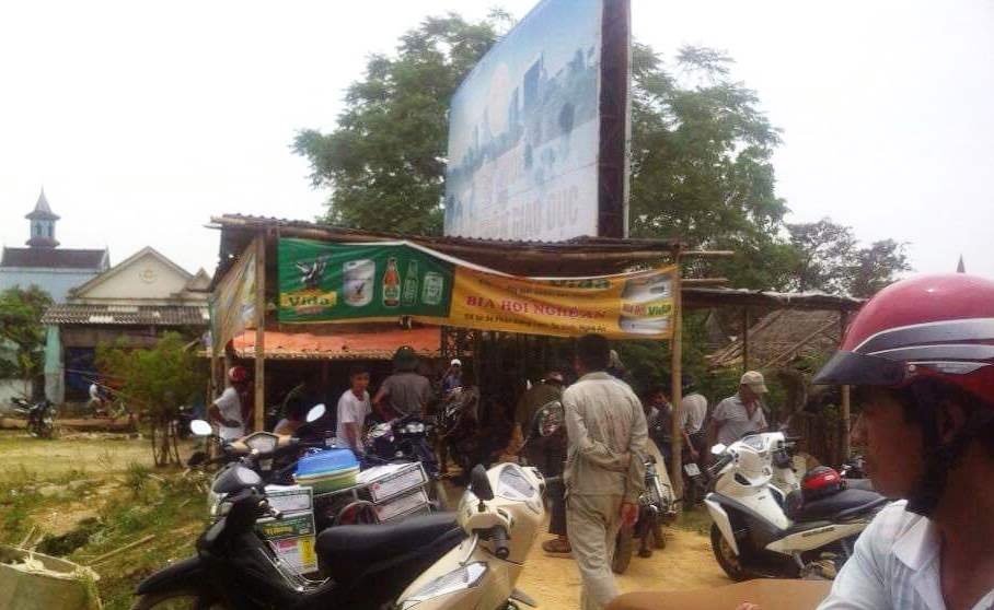 Doi vo chong tre chet trong ngoi nha khoa trai cua hinh anh