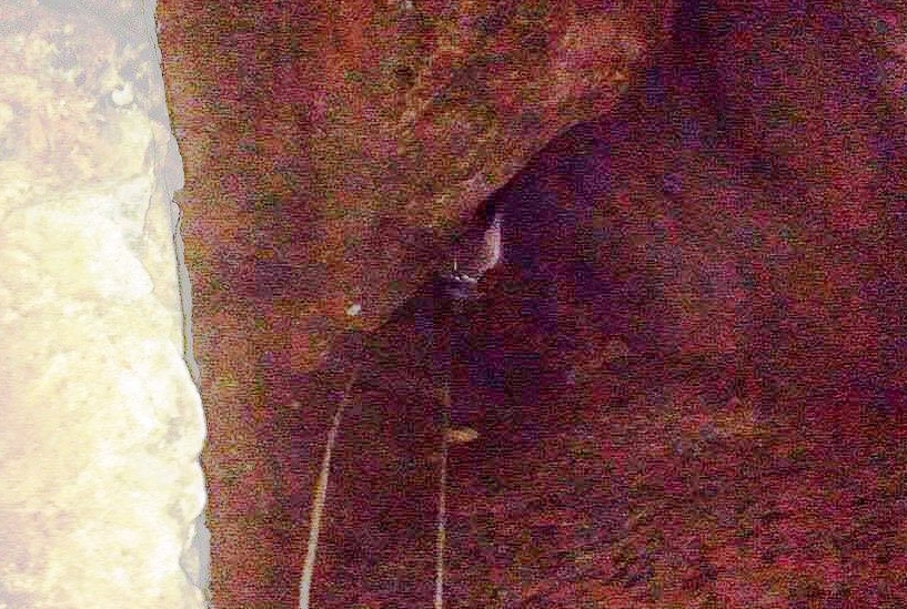 3 gio vat lon cuu nguoi roi xuong hang sau 70 m hinh anh