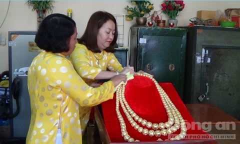 Soi chuoi duc tu 162 luong vang cua Ba Chua Xu nui Sam hinh anh