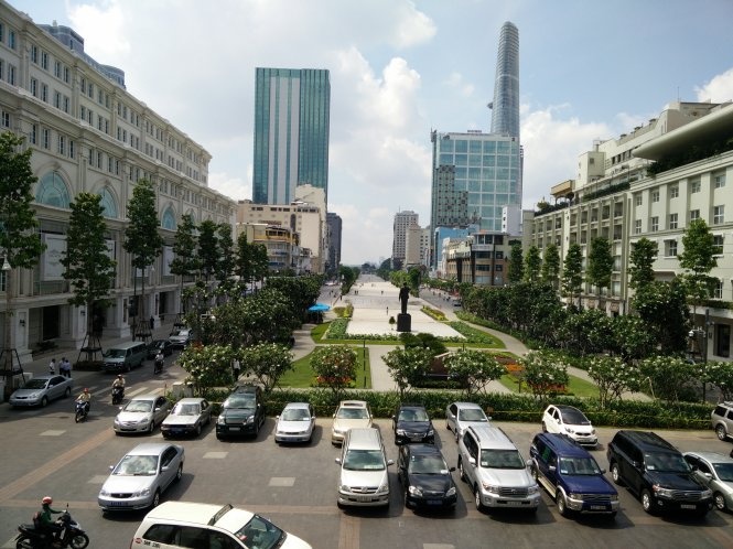 Lap 160 bang ghe tai quang truong Nguyen Hue hinh anh