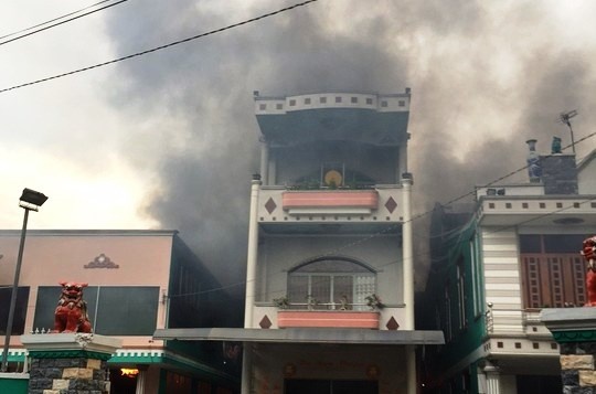 Nha cua nghi can hiep dam tre em o Tien Giang boc chay hinh anh