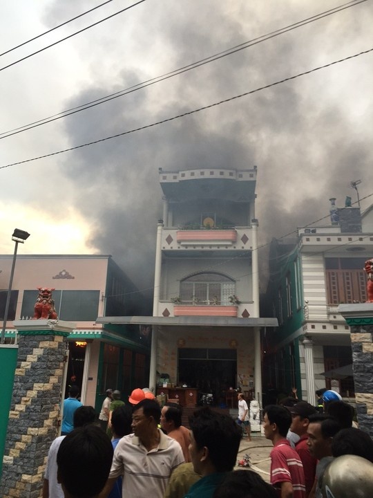 Nhà nghi can hiếp dâm trẻ em ở Tiền Giang bốc cháy.