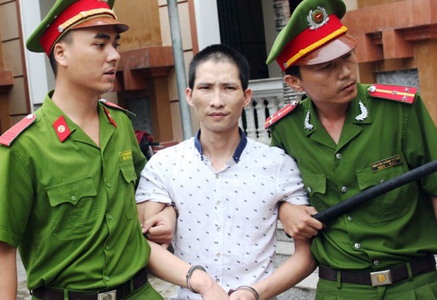 Hung thu cai min tren xe khach linh an chung than hinh anh