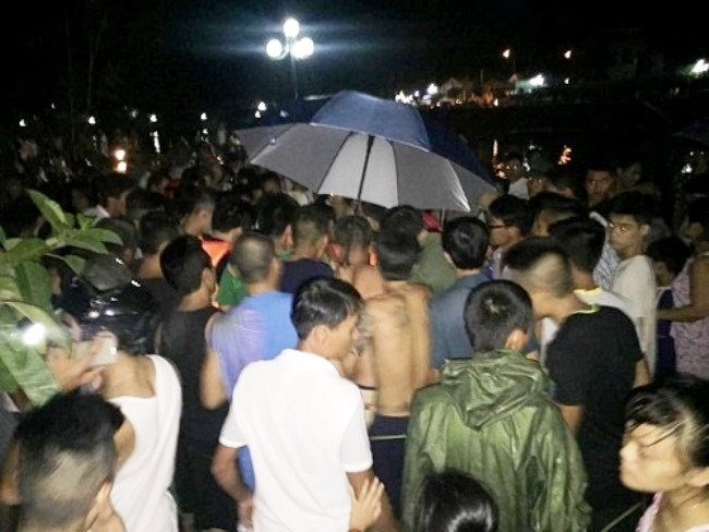 Nhan loi thach do, xa doi pho chim nghim giua ho hinh anh