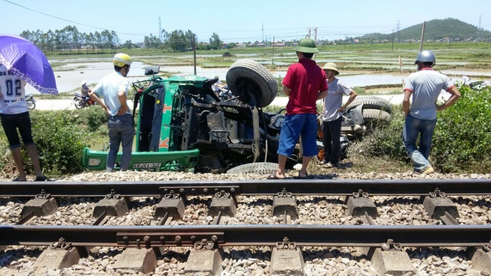 Tau hoa tong, keo le xe tai 50 m hinh anh