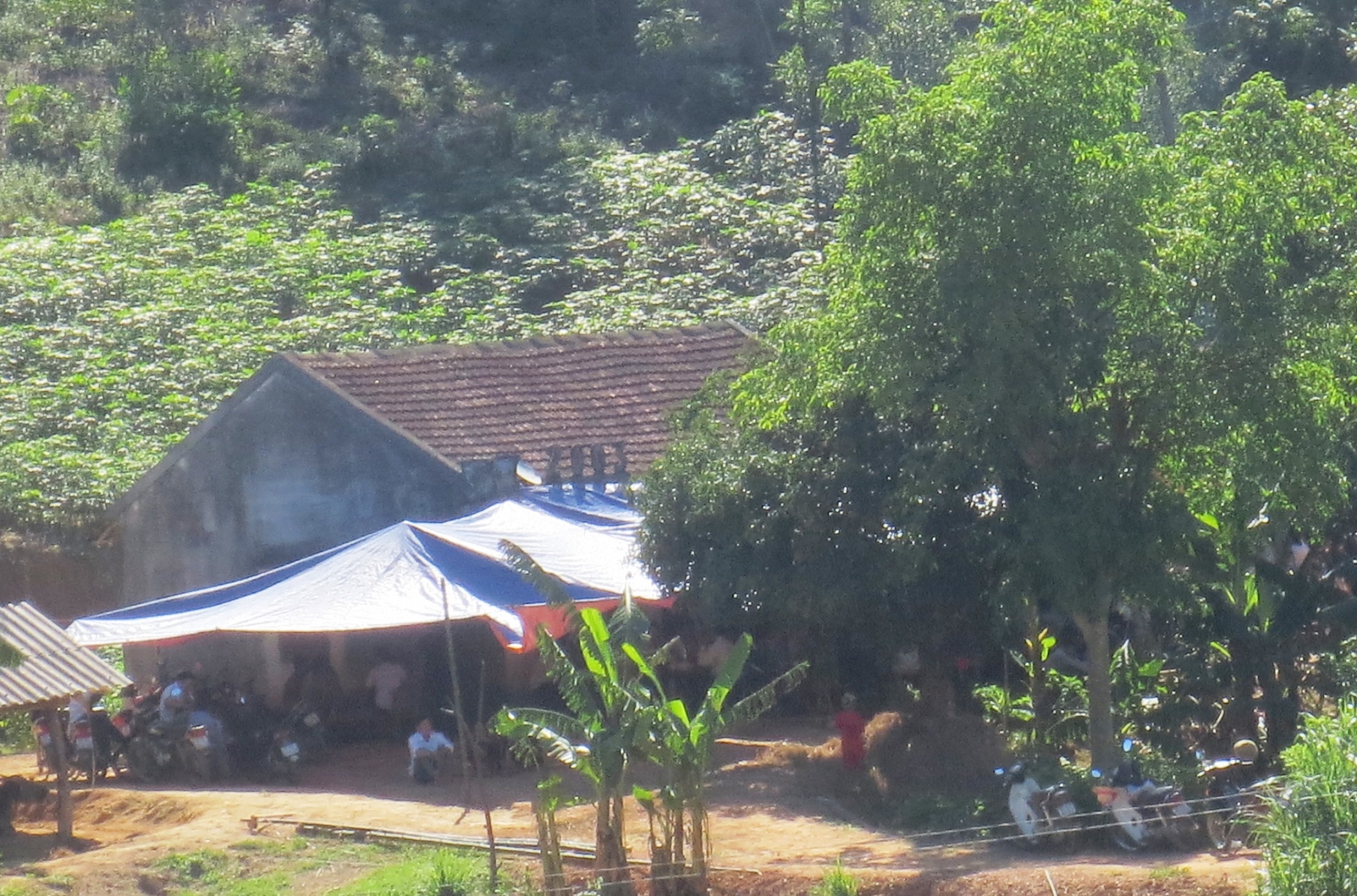 Gia đình đang tổ chức lễ tang cho nạn nhân xấu số. Ảnh: P.H.