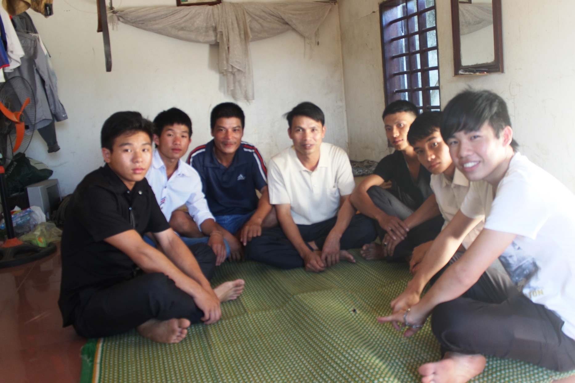 Các sĩ ở ở trọ miễn phí tại nhà ông Mận. Ảnh: P.H.