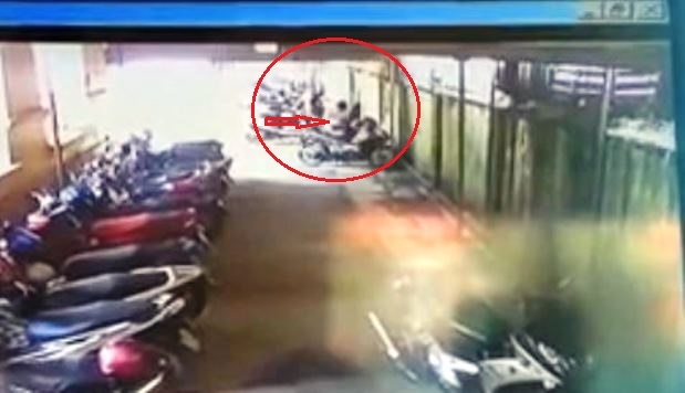 Clip luc tung cop xe tim tui xach de trom tai san hinh anh