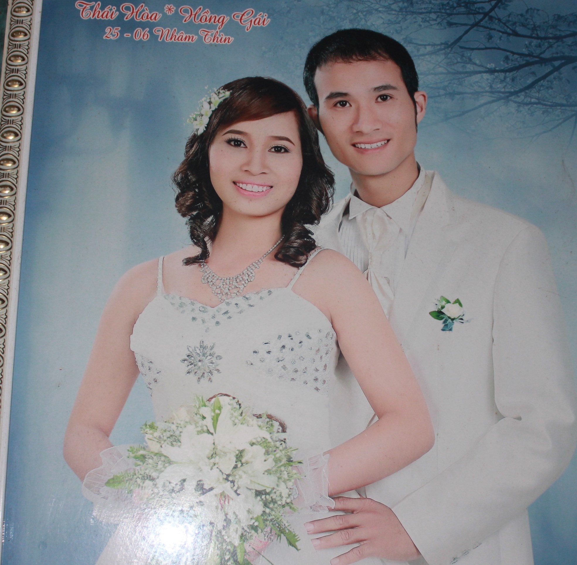 Ảnh cưới của vợ chồng anh Hòa, chị Gái. Ảnh: Phạm Hòa.