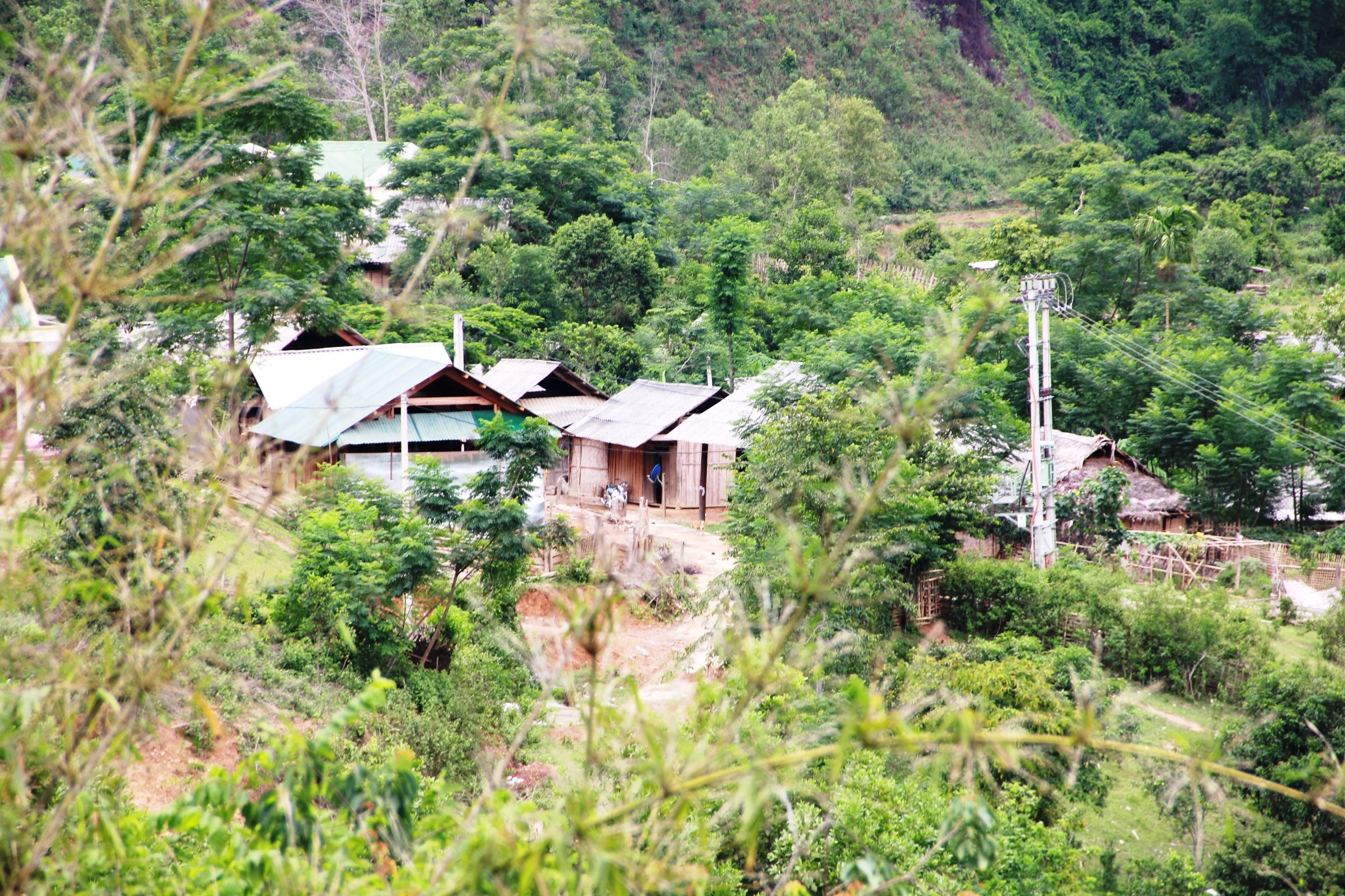 Bản Phồng, nơi xảy ra vụ thảm sát làm 4 người tử vong. Ảnh: Phạm Hòa.