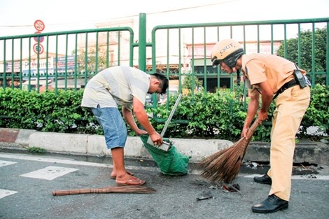 Vụ tai nạn xảy ra vào 15h30 ngày 24/7, khiến quốc lộ 1A ách tắc nhiều giờ liền. Công tác giải phóng hiện trường được thực hiện nhanh chóng, lực lượng Cảnh sát giao thông - Công an huyện Hóc Môn, Đội Cảnh sát giao thông An Sương… đã 