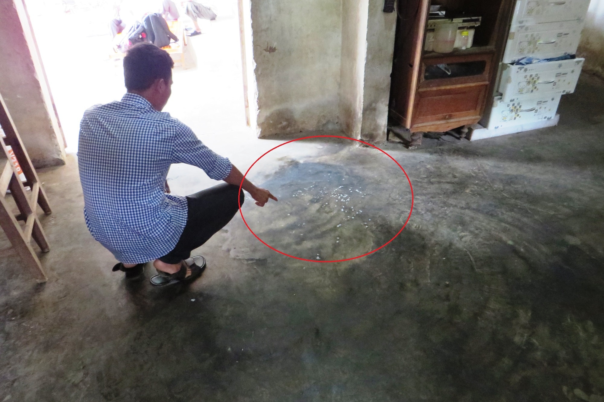 Hiện trường nơi mẹ con chị Đàm bị chồng tưới xăng đốt. Ảnh: Phạm Hòa.