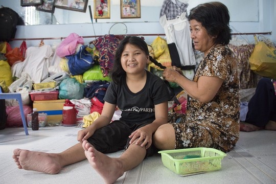 Với bà Mai niềm hạnh phúc nhỏ nhoi là được đưa con đi học và thấy 