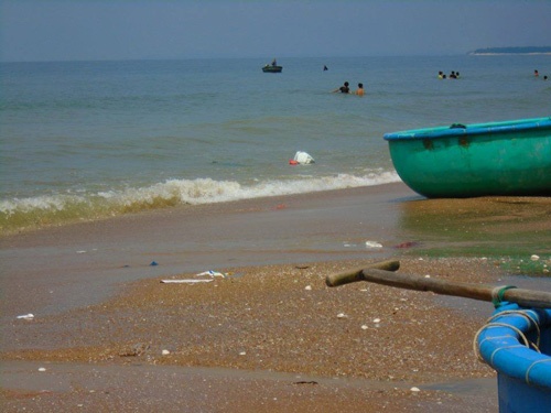 Dang tam su voi nguoi yeu, bat ngo lao xuong bien tu tu hinh anh