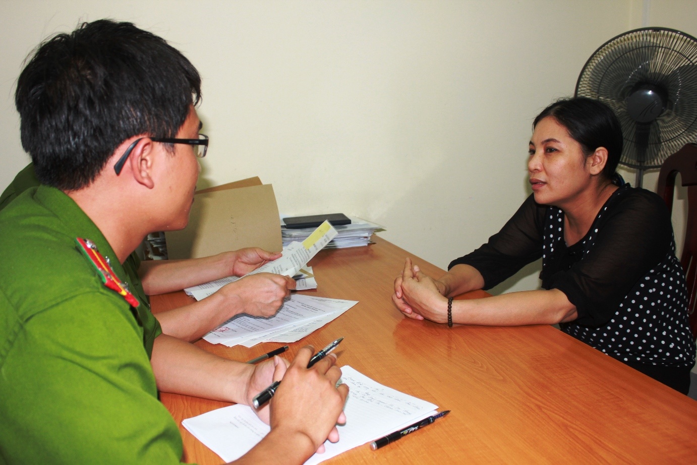 Bà Hoàng Thị Oanh bị bắt giữ để điều tra về hành vi trốn thuế. Ảnh: Phạm Hòa.