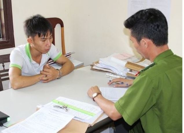 9X dung dao khong che phu nu roi cuop tai san hinh anh