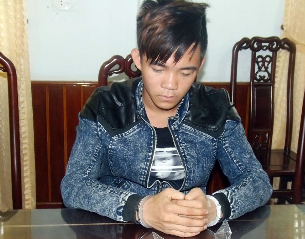 50 canh sat vay bat 9X dien trai dung oto cho ma tuy hinh anh