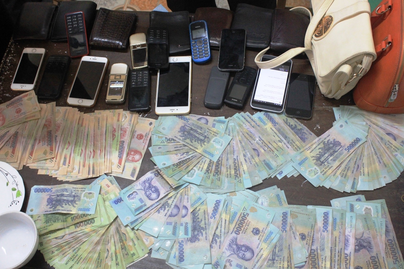 30 canh sat pha cua dot nhap soi bac lon hinh anh