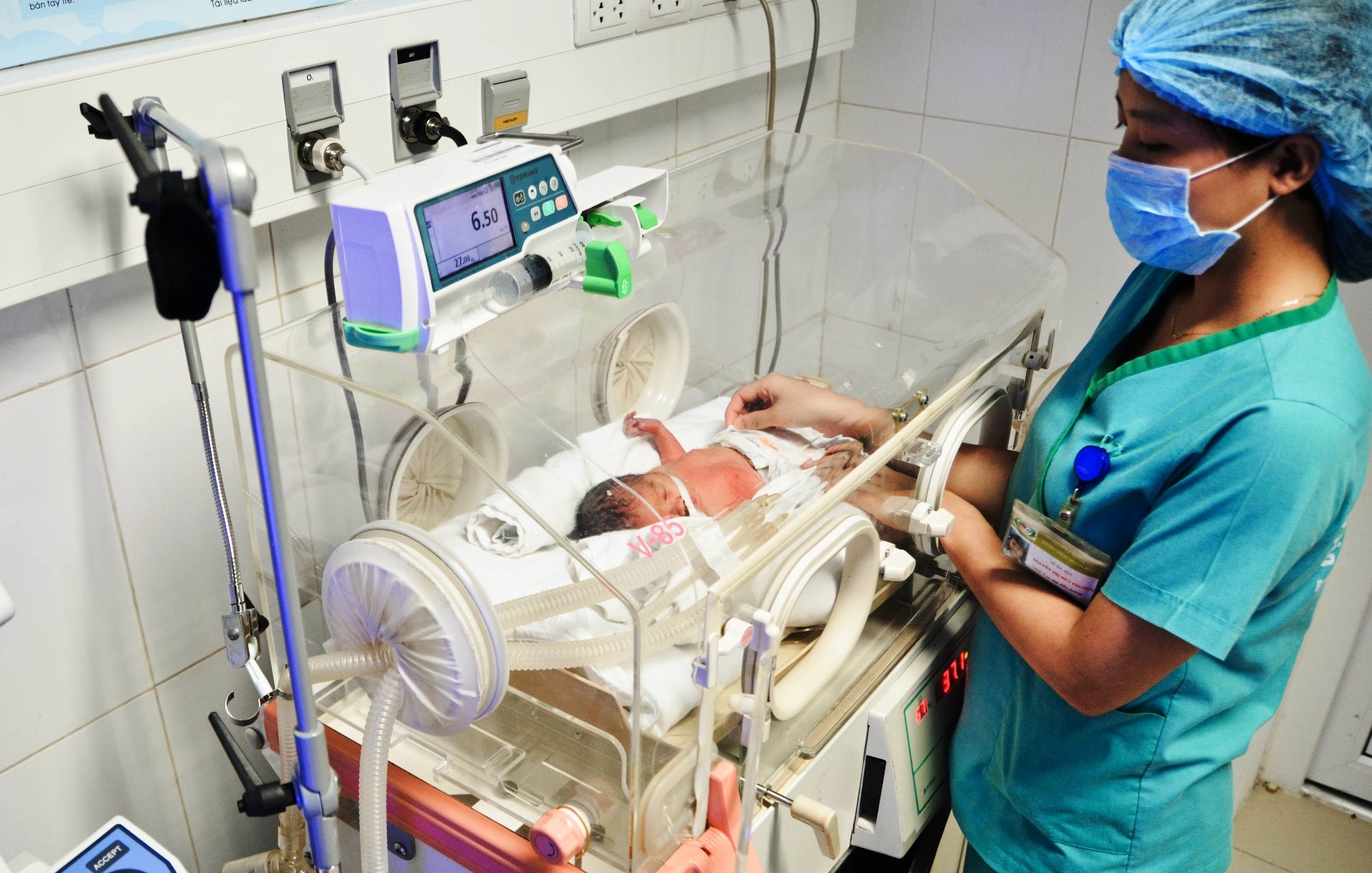 Mo cuu be gai trong bung san phu bi ban xuyen co hinh anh