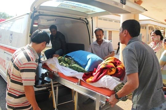 San phu bi ban vao co duoc chuyen ra Ha Noi dieu tri hinh anh