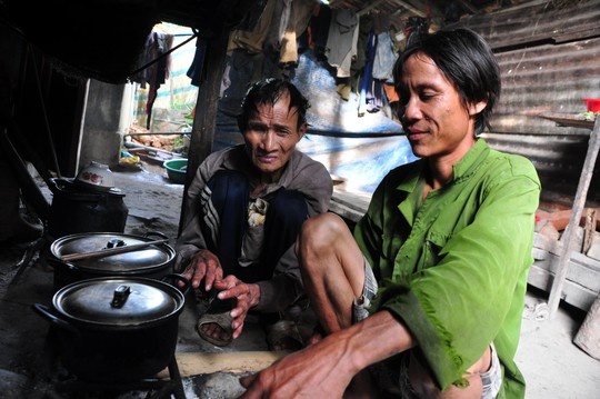 Theo gia đình anh Hồ Văn Tri, dù trở về khá lâu nhưng ông Hồ Văn Thanh chỉ nói chuyện với anh Lang và ông Tri mà thôi.