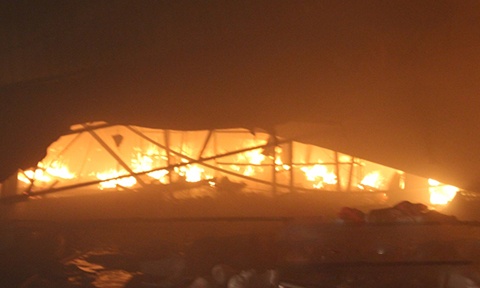 Ngon lua thieu rui 4 shop quan ao, thiet hai hang ty dong hinh anh