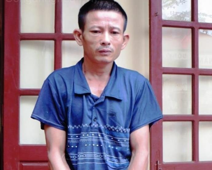 Gia dinh che giau vu anh trai dung xeng danh chet em hinh anh