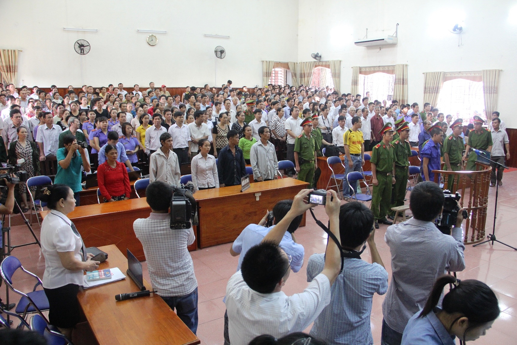 Toàn cảnh vụ xét xử hôm 30/9. Ảnh: Phạm Hòa.