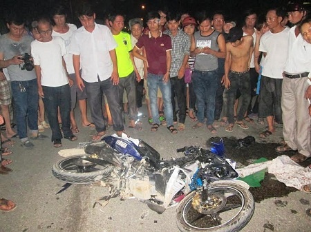 Xe may dau dau xe dap dien, 3 nguoi tu vong hinh anh