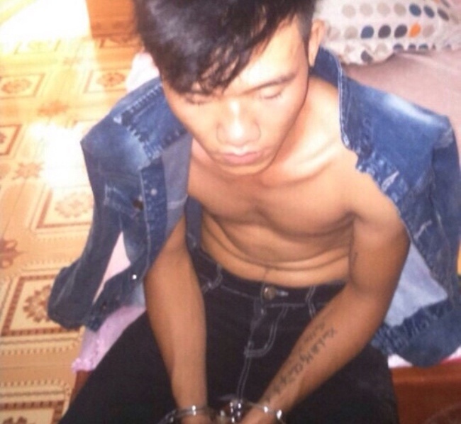 Thieu tien tra nha nghi, nhom 9X mang kiem di cuop hinh anh