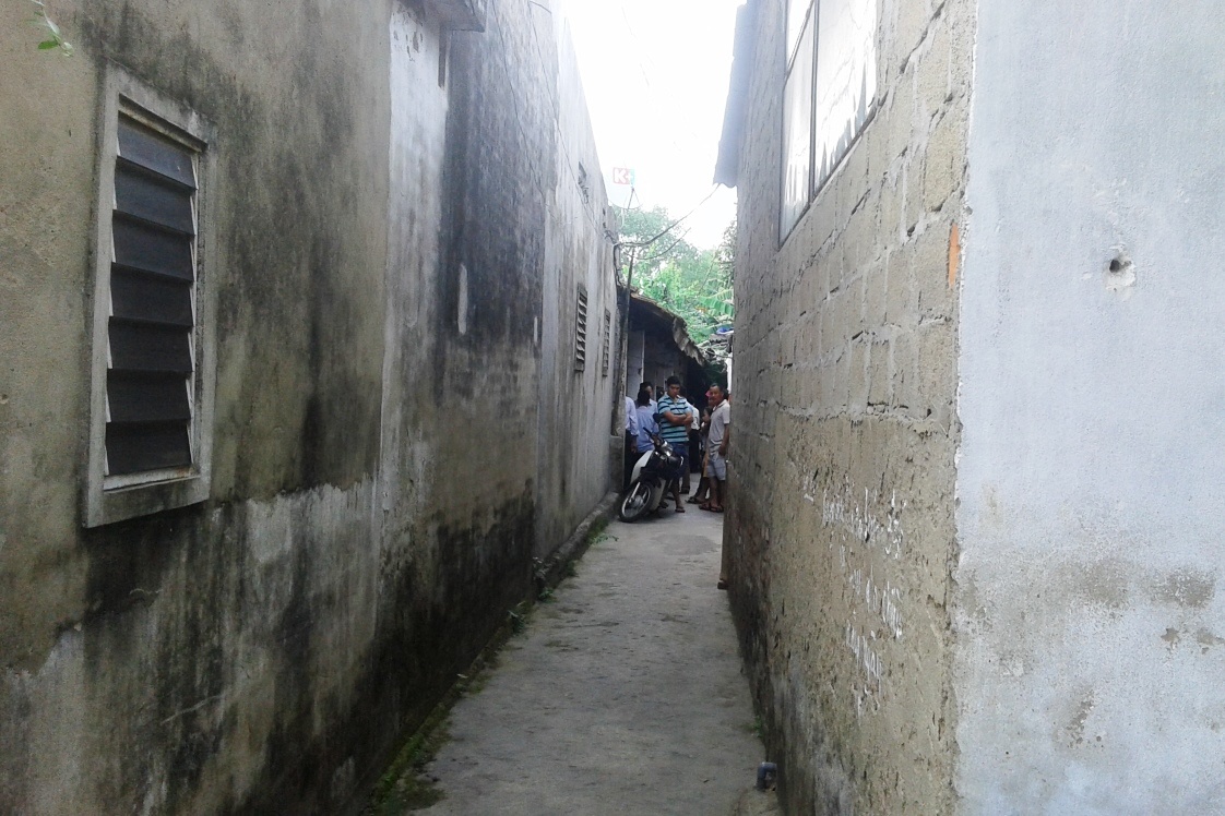 Ngõ 50, đường Nguyễn Chí Thanh - nơi nhà gia đình anh Chung đang sinh sống. Ảnh: P.H.