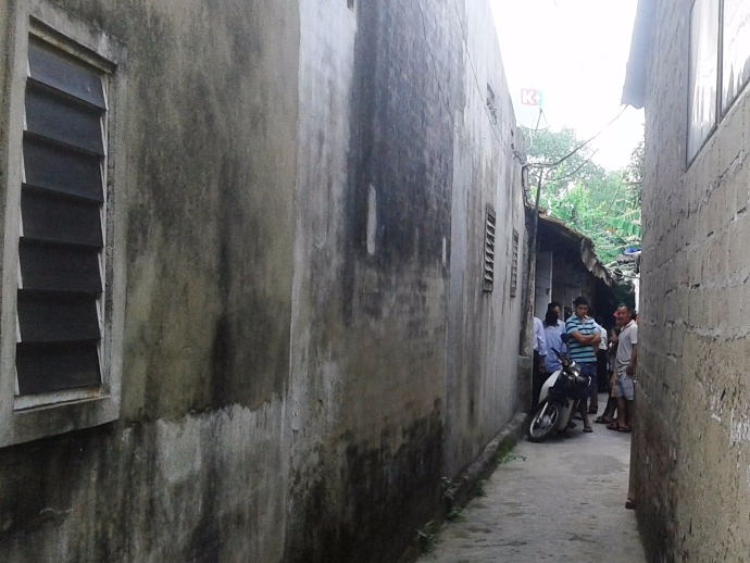 Chong co thu tu van, vo khoc loc van xin hinh anh