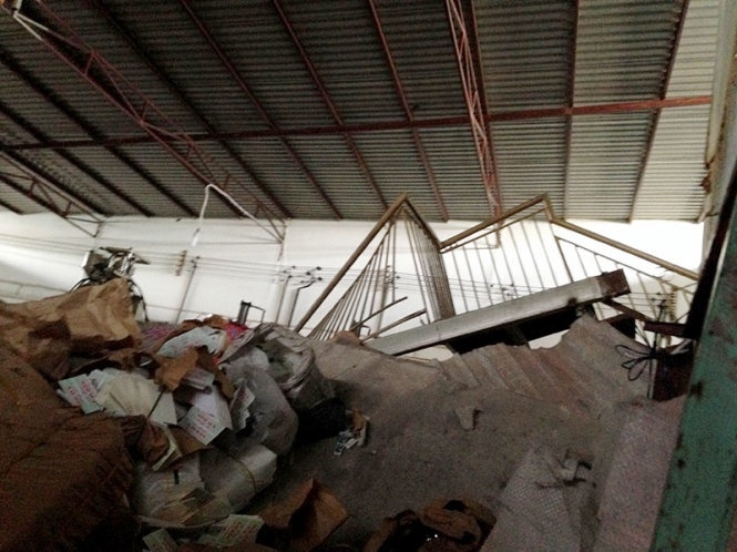 Nghet tho giay phut giai cuu ba nu cong nhan mac ket hinh anh