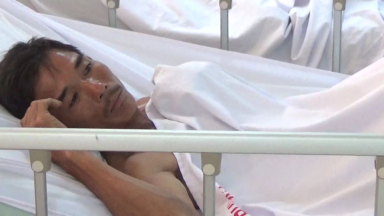 8 nguoi nhap vien vi an ca noc hinh anh