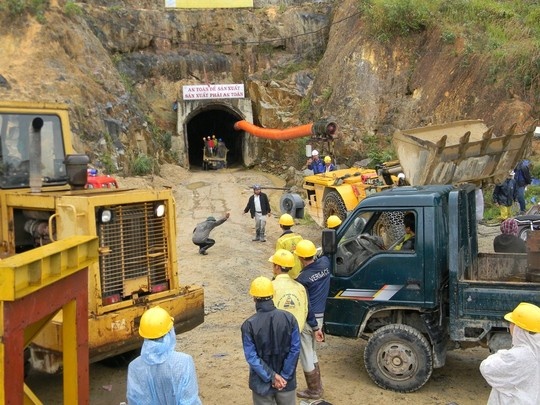 Cho thi cong thuy dien tung sap ham lam 12 nguoi mac ket hinh anh