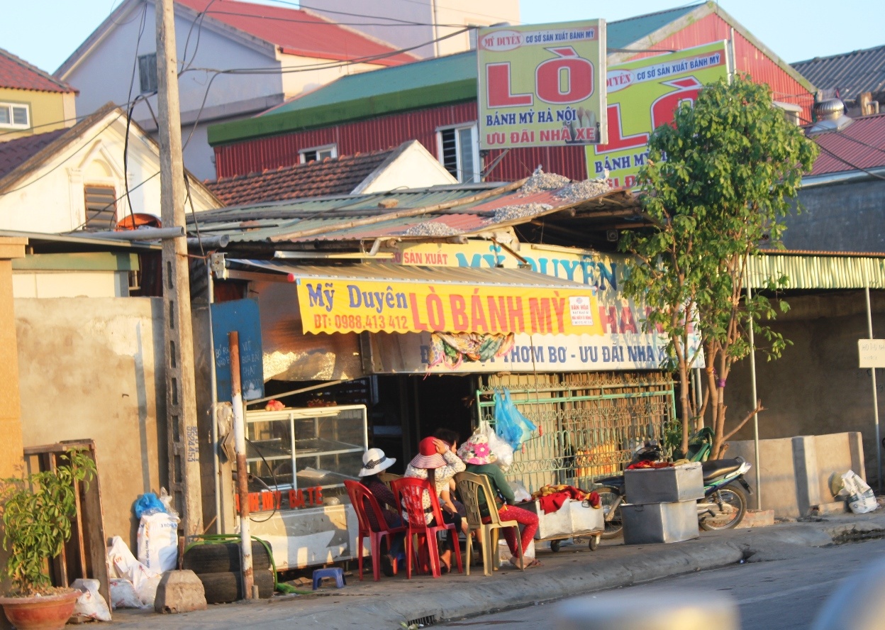 Tiệm bánh mì nơi chị Chung bị hành hung, dí súng vào đầu. Ảnh: Phạm Hòa.