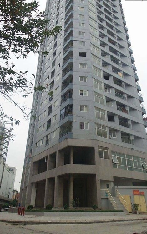 Tòa nhà CT2 nơi cháu bé bị rơi xuống.