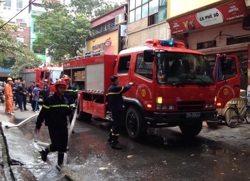 Chay trung tam lam dep, nhan vien nhao nhac thao chay hinh anh