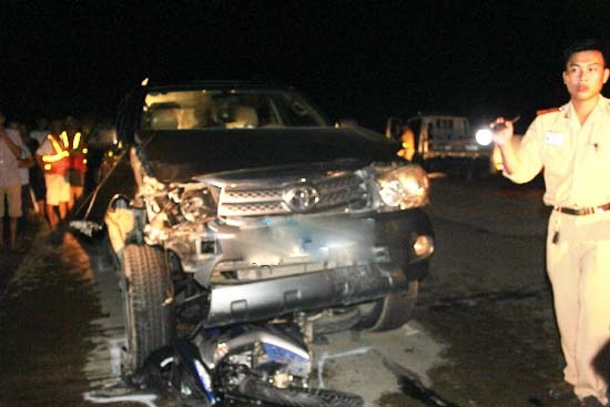 Fortuner tong vang 3 xe may, 2 nguoi tu vong hinh anh