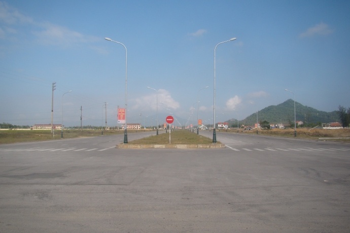 Huyen ngheo bo 240 ty lam duong 10 lan xe... de ngam? hinh anh