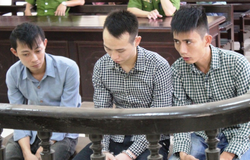 Trai lang hon chien sau dam cuoi, nguoi chet ke di tu hinh anh