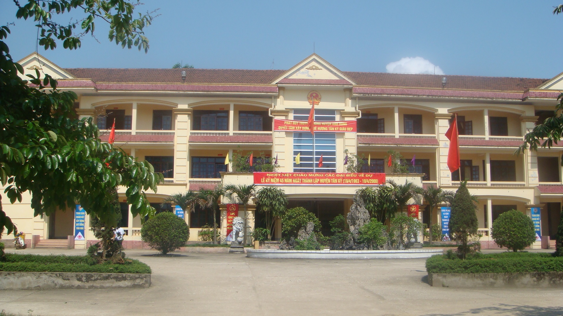 UBND huyện Tân Kỳ, nơi ông Nho công tác. Ảnh: Tiến Hòa.