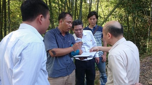 Sáng 19/11, Phó Chủ tịch UBND tỉnh Hòa Bình Nguyễn Văn Dũng trực tiếp có mặt chỉ đạo tại hiện trường, thành lập Ban chỉ đạo cứu hộ cứu nạn gồm: UBND huyện Tân Lạc, Công an tỉnh, quân đội, sở Công thương, Sở Nông nghiệp và Phát triển nông thôn. Lực lượng trực tiếp tham gia cứu hộ cứu nạn gồm: 250 người bao gồm quân đội (100 người), công an (50 người) và dân quân tự vệ (100 người).