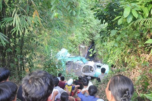 Một chiếc máy hút cát đã được huy động để hút nước trong hầm lò ra ngoài. Những lực lượng khác dùng bao tải, 100 xô nước và bàn cào chuyển than từ bên trong khu vực bị sập ra ngoài cửa hầm. Một chiếc xe cẩu đứng ở ngoài lò để hỗ trợ múc đất đá lên.