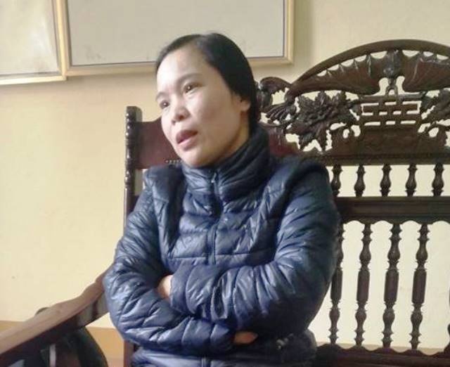 Cô Hương trình bày sự việc. Ảnh: Phạm Hòa.