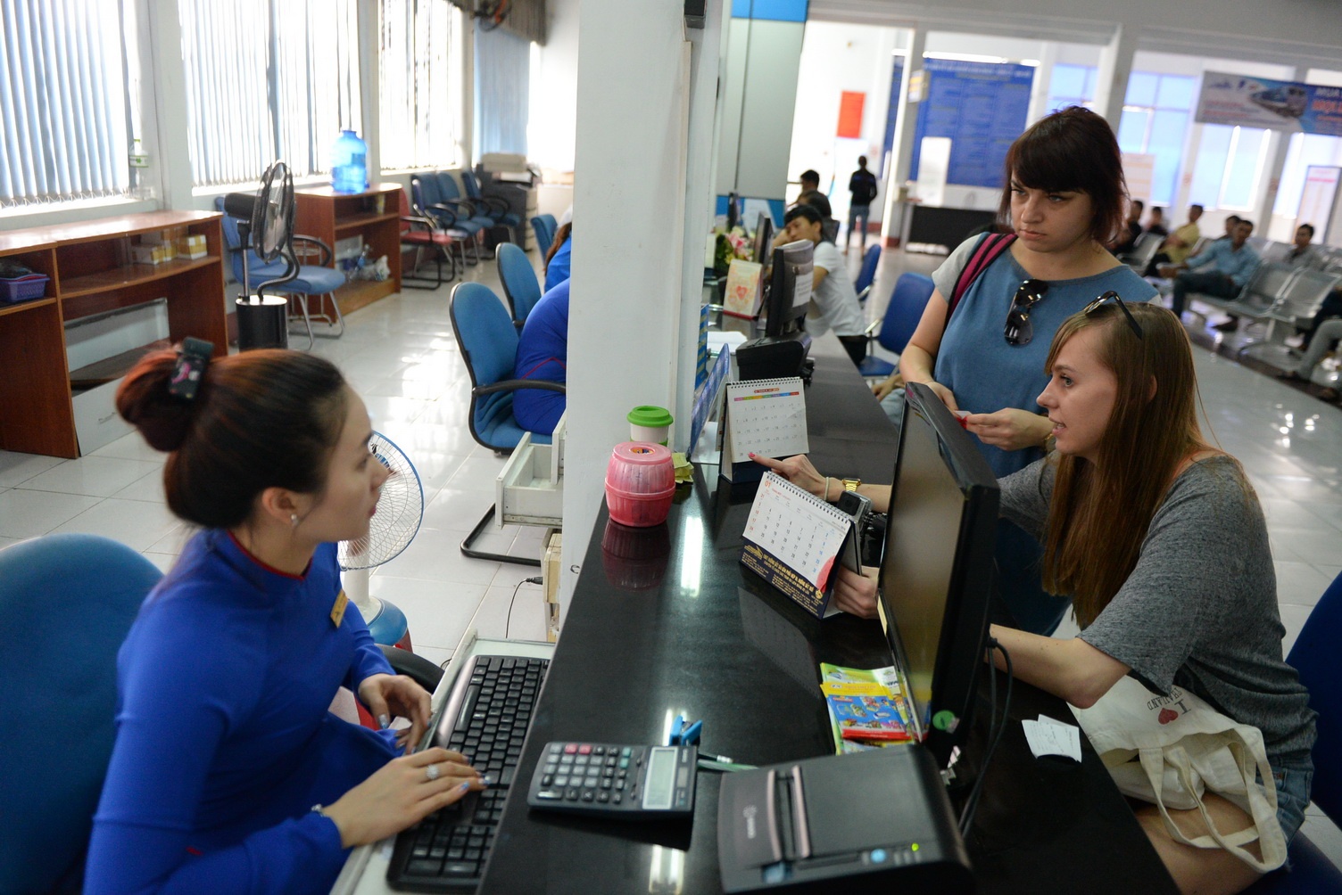 Ve tau Tet: khi mua hien dai, luc tra thu cong hinh anh