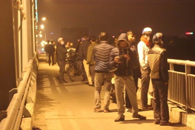 Bac si nhay cau Ben Thuy tu tu trong ngay dau nam hinh anh